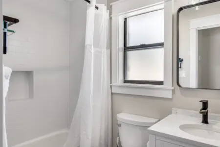 21e93e5c770e4d5ea11dc97f80bc3410.jpg
