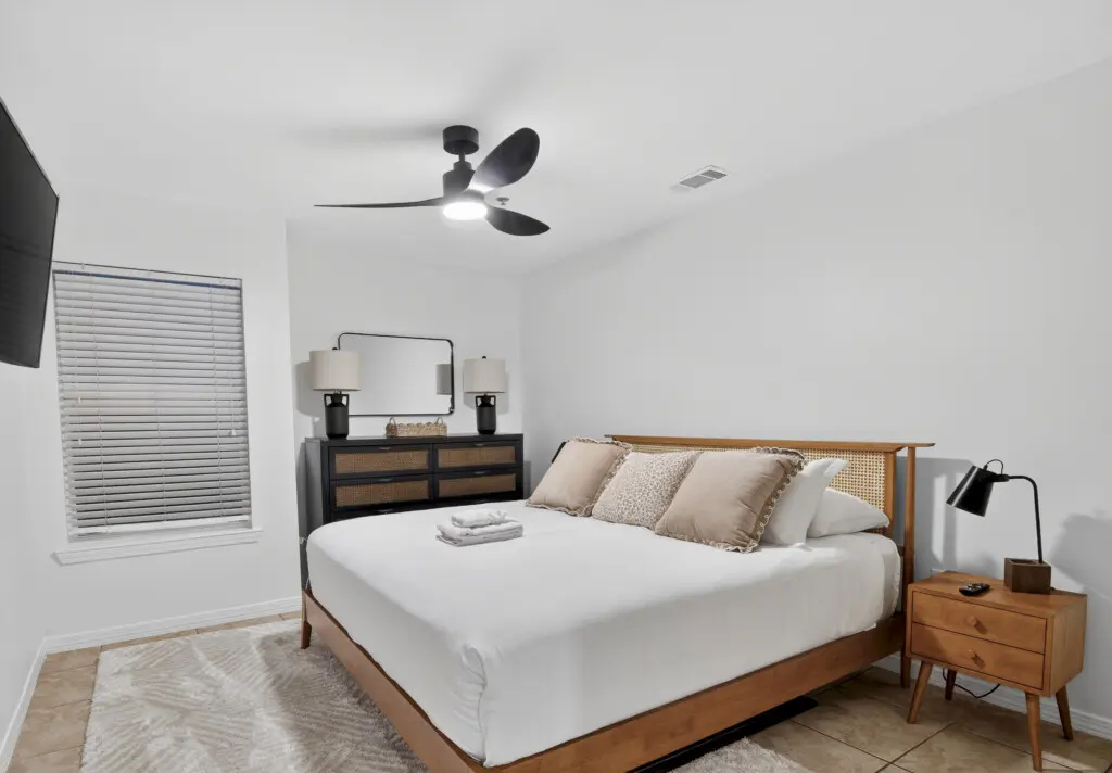 web 144 104 Spires Lane 25